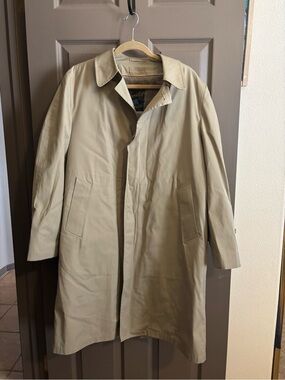 Men's Lightweight Tan Raincoat – Classic Water-Resistant Overcoat